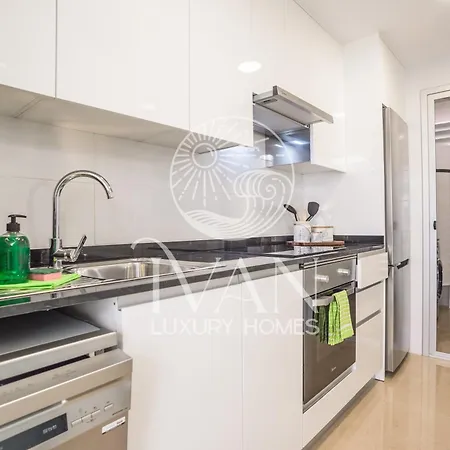Casa Robert Ivan Luxury Homes 6ªplta Norte 1ªlinea